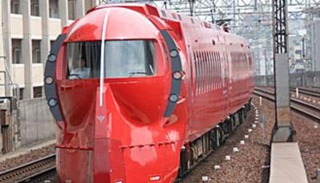 南海電鉄､ガンダムコラボ列車の劇的効果 ｢シャア｣仕様のラピートはどう 