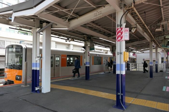 準急が4番線に到着