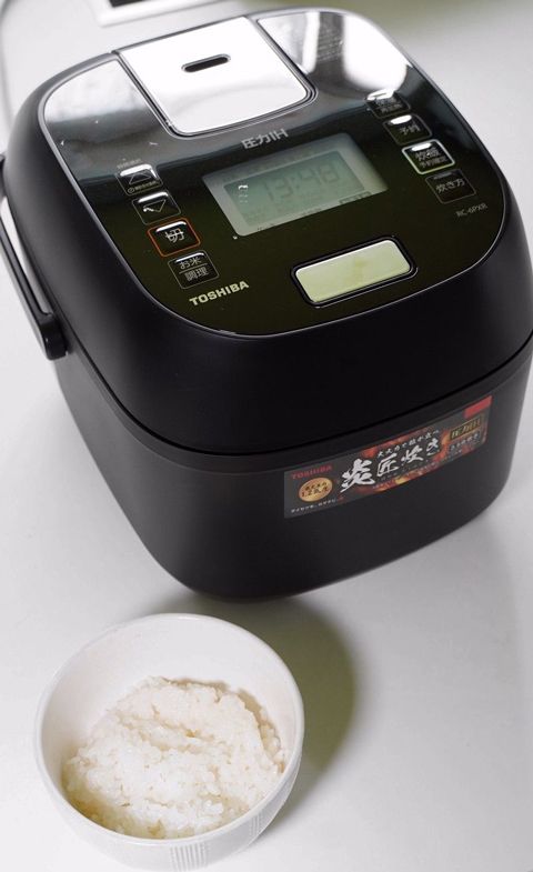 つやつやのごはん。炊飯時間が短いのもうれしい。操作性もよい東芝の「炎匠炊き」（筆者撮影）