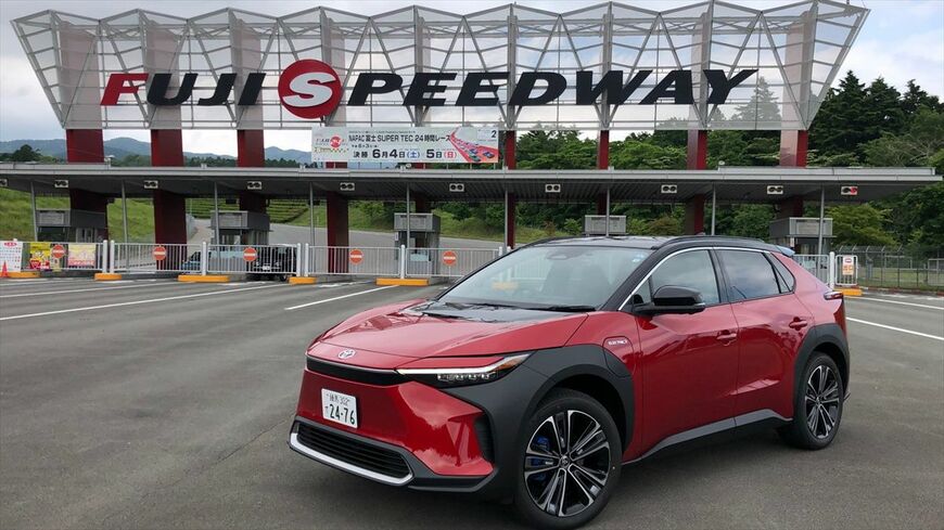 東京から富士スピードウェイへトヨタ「bz4X」でドライブしたときの1コマ（筆者撮影）