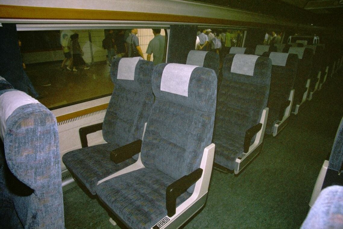 「新時速」X2000の座席