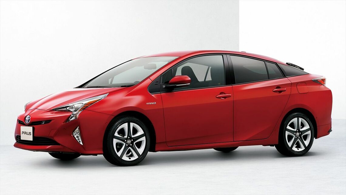 発売当初の「前期型」となる4代目プリウス（写真：トヨタ自動車）