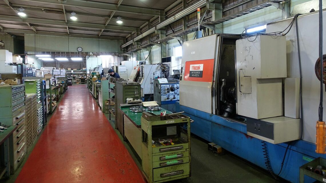 製本・印刷関連企業向けに機械を製造する富士油圧精機の工場