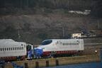 陸揚げされた車両