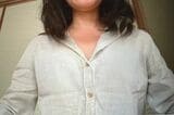 「忙しくてもいいんです」とアヤさん。「民間企業も法律を守ろうとしているのに、税金も投入されたイベントで、こんなあいまいな働かせ方が許されていることが問題」と訴える（写真：編集部撮影）