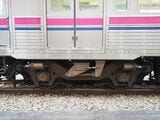 先頭車両の台車、TS-824（記者撮影）