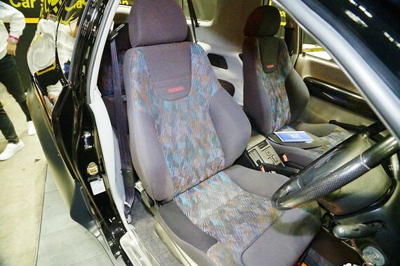 新車のように美しいインテリア