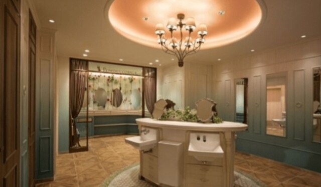 今や観光名所に 天神の 豪華すぎトイレ群 Qbiz 西日本新聞電子版 東洋経済オンライン 社会をよくする経済ニュース