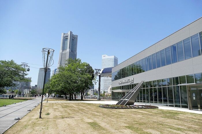 運河パーク側の駅舎。ゴンドラの格納庫がある