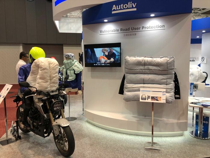 Autolivの2輪車用など各種最新型エアバック等の技術展示