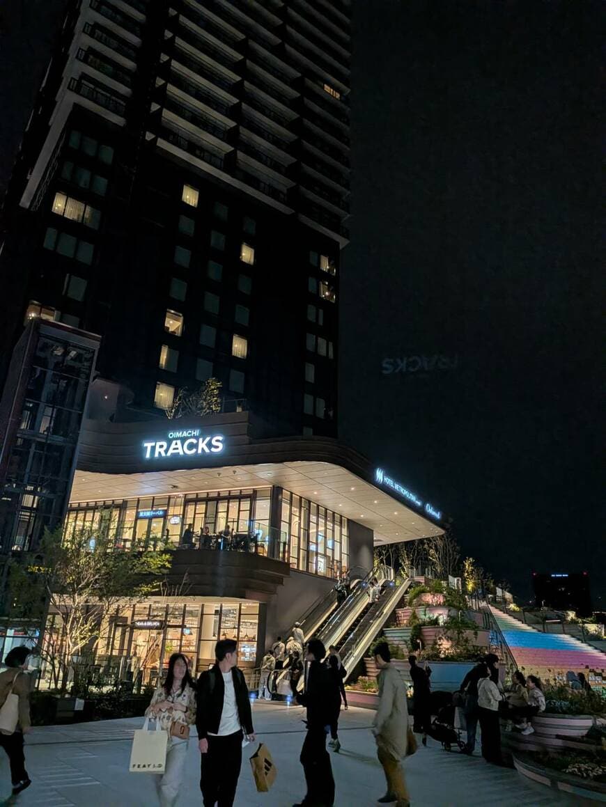 夜の大井町トラックス（写真：筆者撮影）