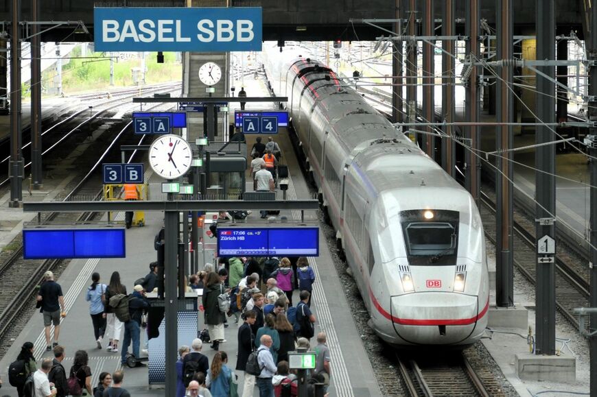 ドイツから乗り入れるICE（筆者撮影）