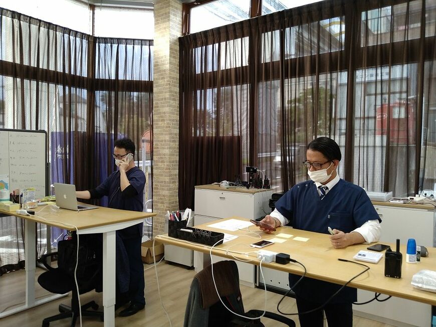 ナイトドクターの事務局。電話がひっきりなしにかかってきていた（筆者撮影）