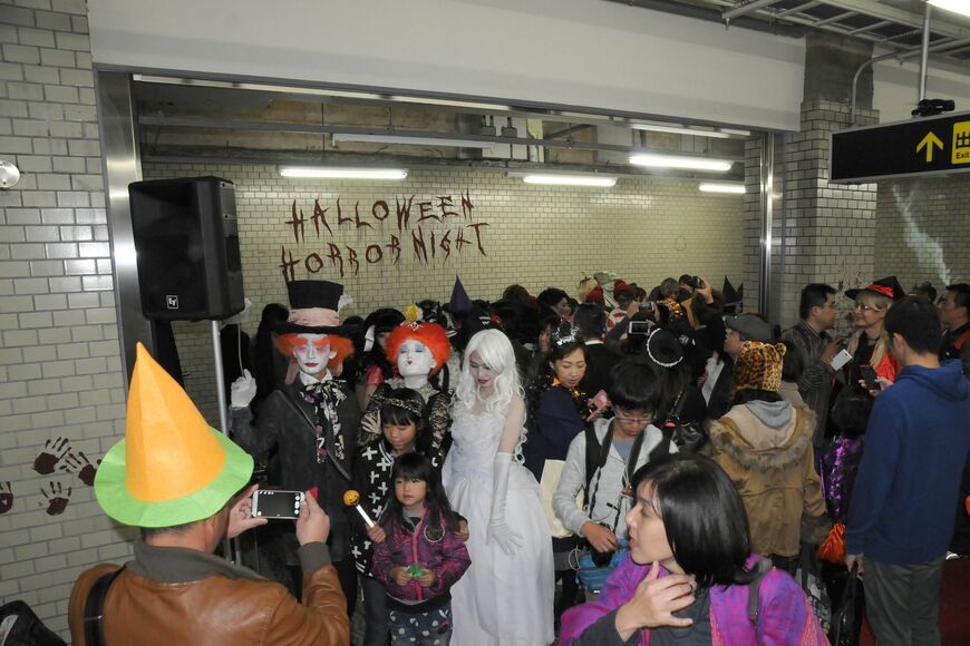 2015年に野田阪神駅の2番ホームで開催したハロウィンイベント。普段の駅の様子は？（撮影：伊原薫）