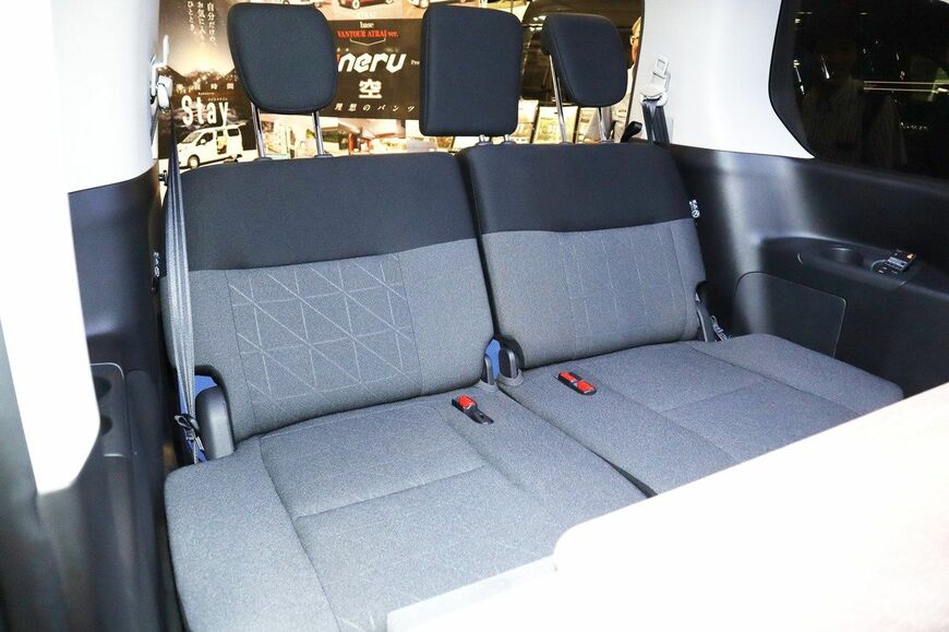 日産のセレナをベースにした、メティオの新作キャンピングカー「ラクネルステイ・スイート」（筆者撮影）