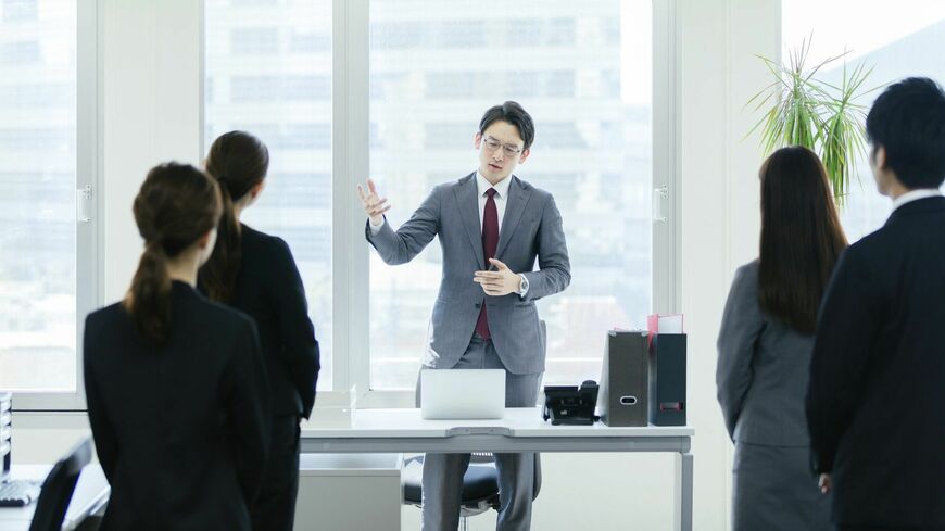 「言うことがコロコロ変わる」「一貫性がない」ということは、「柔軟性がある」と言い換えることができます（写真：metamorworks／PIXTA）