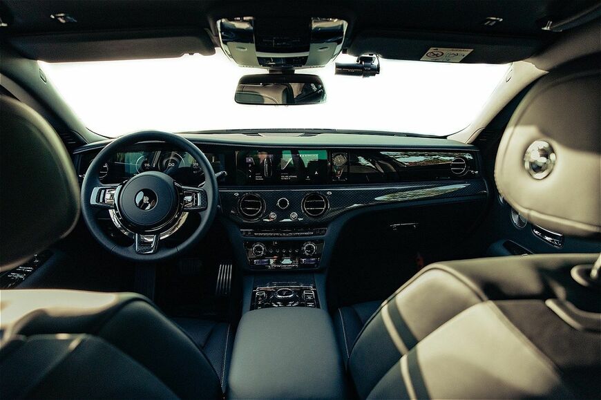 ロールス・ロイス「ブラック・バッジ・ゴースト・シリーズⅡ」（写真：ロールス・ロイス・モーター・カーズ）