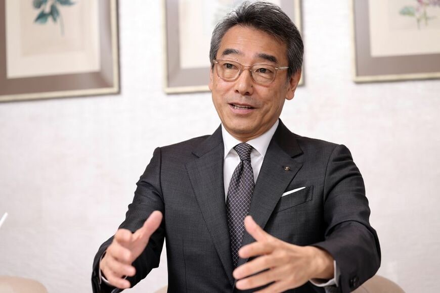 コム デ ギャルソンとのコラボによって会社に変化が表れたと語る中西社長（撮影：尾形 文繁）