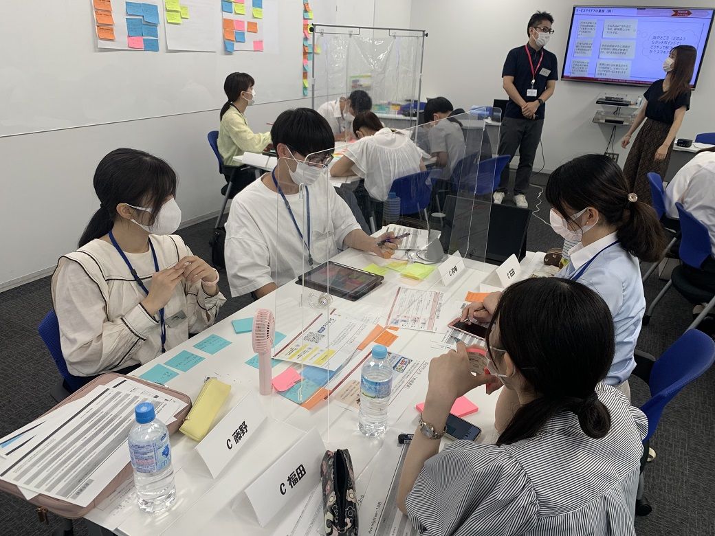 トヨタファイナンスの就業体験プログラムに参加した明治大学の学生たち