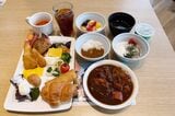 ジョナサンの朝食バイキング。目で眺めるだけでもおいしい、豪華なビュッフェプレート（筆者撮影）