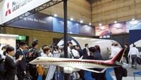 三菱重工の小型旅客機､年内の離陸は困難に 初飛行また延期で暗雲。新たな受注獲得も遠のく