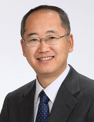 和久田 学（わくた・まなぶ）公益社団法人子どもの発達科学研究所所長・主席研究員静岡大学教育学部卒業。特別支援学校教諭として20年以上現場で勤め、その後科学的根拠のある支援方法や、発達障害、問題行動に関する研究をするために連合大学院で学び、小児発達学の博士学位を取得。2012年より現職、子どもの問題行動（いじめや不登校・暴力行為）の予防・介入支援に関するプログラム・支援者トレーニング・教材の開発に取り組む。大阪大学大学院招聘教員、日本児童青年精神医学会 教育に関する委員会 委員。著書に『学校を変える いじめの科学』（日本評論社）など