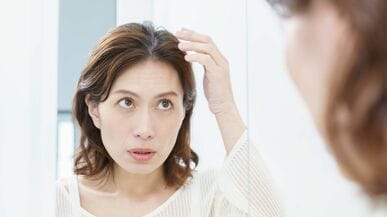 ｢薄くなってきた｣…相談しにくい"女性の薄毛"の悩み､40･50代の｢抜け毛が増えた｣｢ボリュームが落ちた｣は早期対応が大切