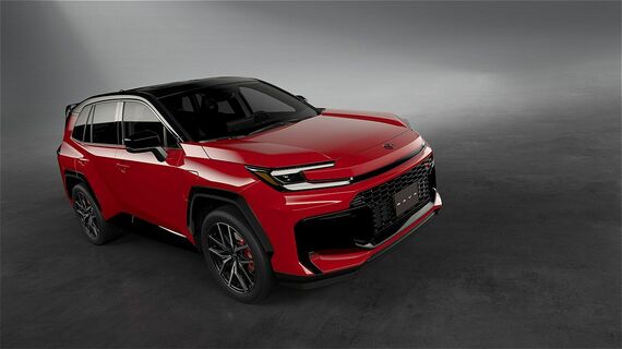 RAV4 GRスポーツ(プロトタイプ)のスタイリング。フロントデザインは、GR共通の“G”をモチーフにした六角形のメッシュ形状「Functional MATRIXグリル」を採用