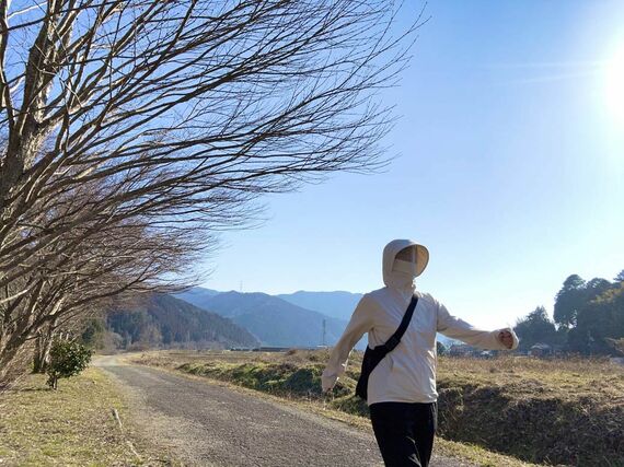 ウォーキングをする筆者