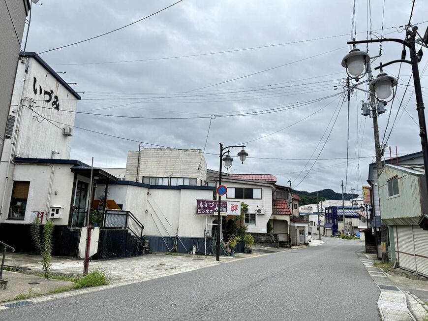 小国駅周辺の商店街