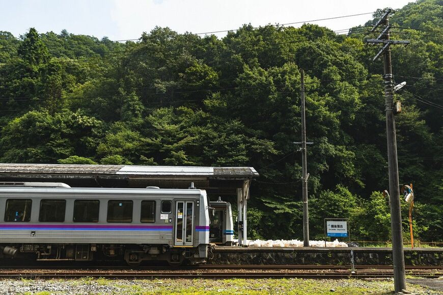 山間にたたずむ備後落合駅。鉄道ファンにはなじみ深いローカル駅だ（撮影：鼠入昌史）