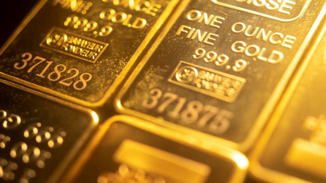 金価格はどこまで上がるのか。いったん下落する可能性も頭に入れておいたほうがいいのかもしれない（写真：edwardolive／PIXTA）