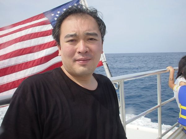 2004年11月。会社員時代にグアム島での写真。体重105kgの肥満体。何者かになりたかったけどなれなかった時代（写真：立花さん提供）