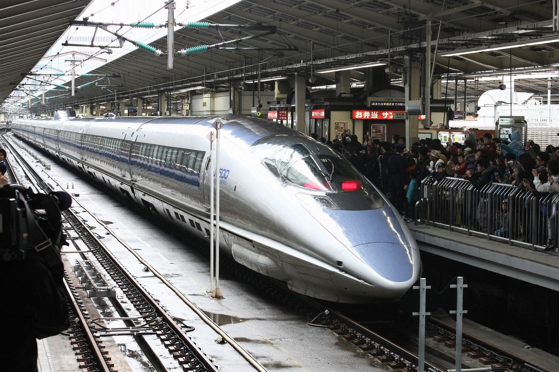 2010年2月28日、500系「のぞみ」ラストランの日の東京駅新幹線ホームには多くの鉄道ファンらが詰めかけた（写真：今井康一）