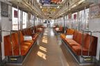 8590系の車内。やや新しいためシートに仕切りがある