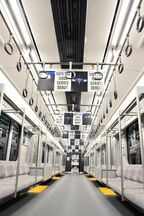 相鉄12000系の車内