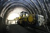 南アルプストンネル山梨工区の斜坑掘削工事。静岡工区以外では工事が進んでいる＝2021年（撮影：尾形文繁）