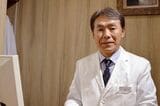 みぞぐちクリニックの溝口徹院長。食事の最適化やサプリメントの摂取などで体の不調を改善させる「オーソモレキュラー栄養療法」を専門とする（写真：筆者撮影）