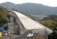 問題多い高速道路の無料化、値下げして永久有料にし、高速会社は真の民営化を