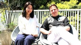 初対面なのに｢待っててくれる?｣投資銀行マンと美術学生､共通点0の日仏夫婦が｢弓具店の父｣に祝福されて国際結婚するまで