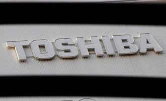 東芝に上場維持観測､資本増強策に期待