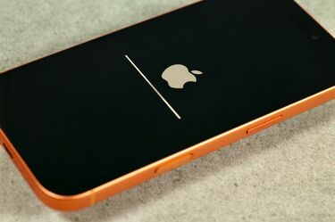 アップデート中にiPhoneが文鎮化──eSIM時代