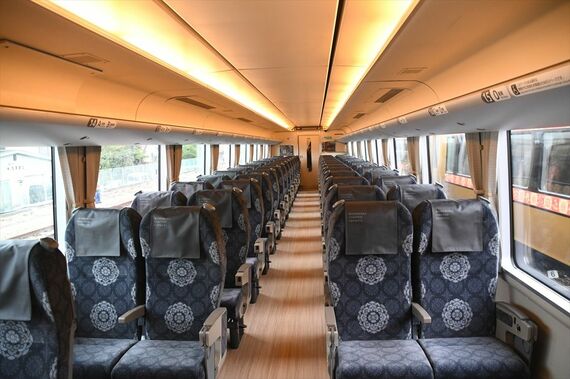 悠久編成 車内