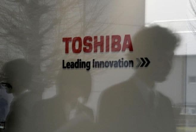 揺れる東芝､3年で500億円の営業益減額も