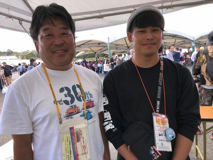 インタビューに応じた高橋親子