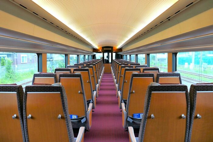 高さ2.3mのドーム型天井で圧迫感の少ない室内