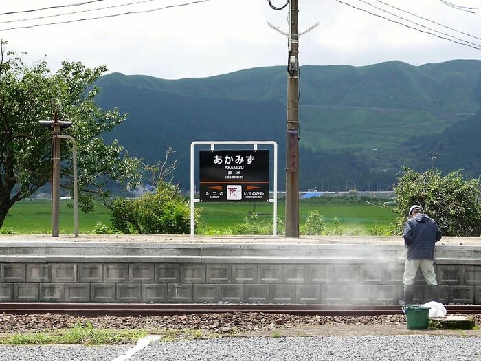赤水駅のホームは仕上げの最中だった
