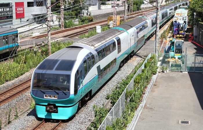 都内を快走する「スーパービュー踊り子」