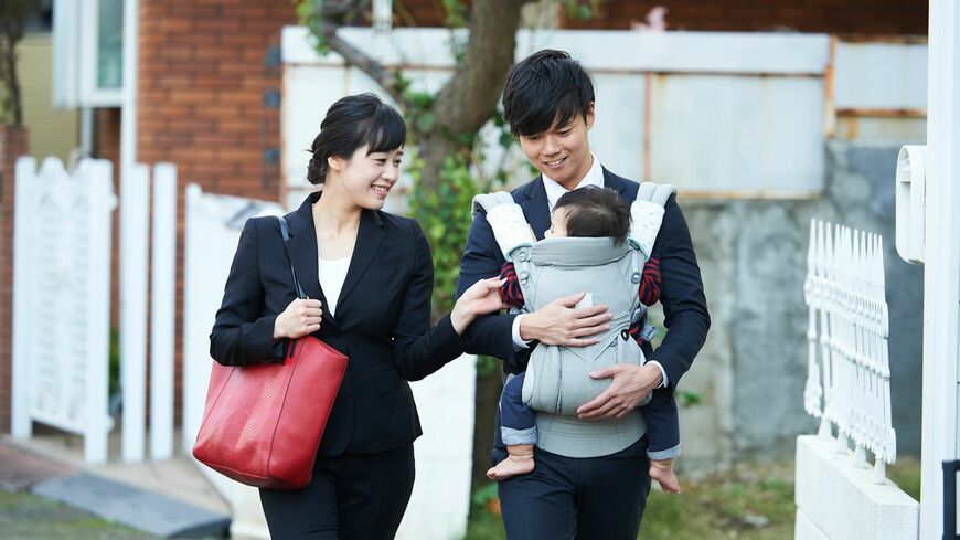 共働き夫婦のイメージ