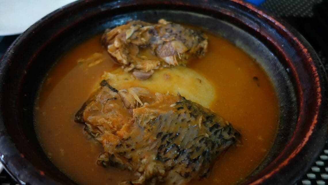 西アフリカ・中部アフリカなどの伝統的主食・フフ（写真：筆者提供）